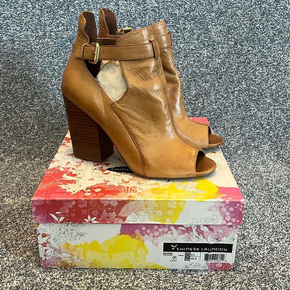 Chinese Laundry Block Heel Bootie; gently used great condition size 9.5